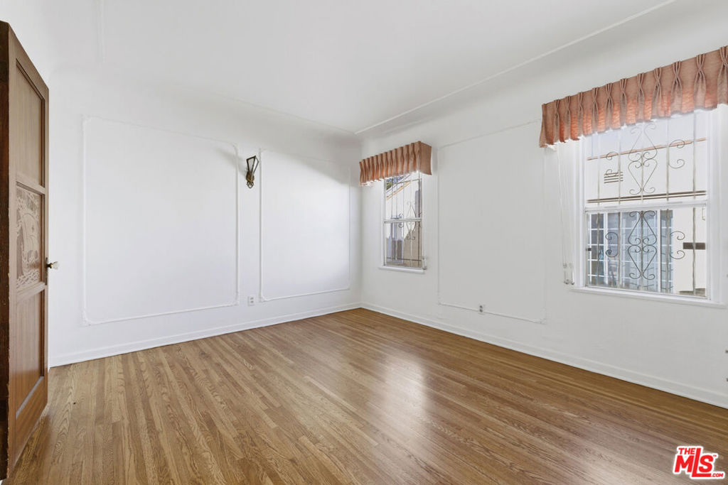 138 S La Jolla Avenue