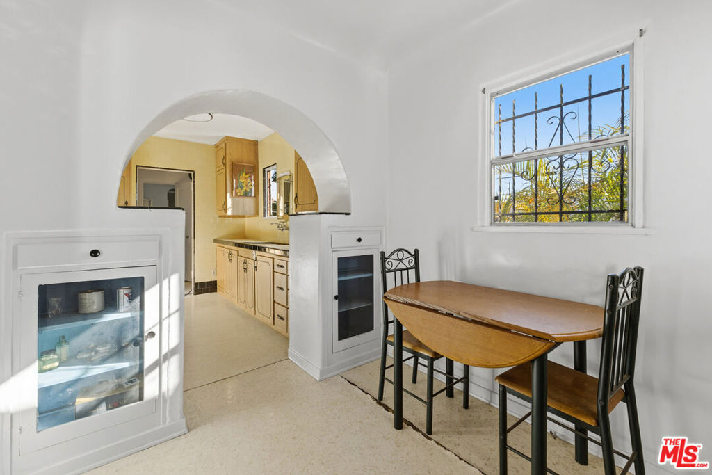 138 S La Jolla Avenue