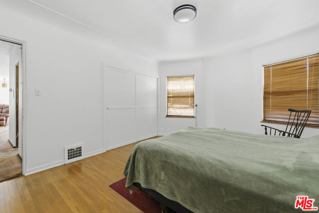 138 S La Jolla Avenue