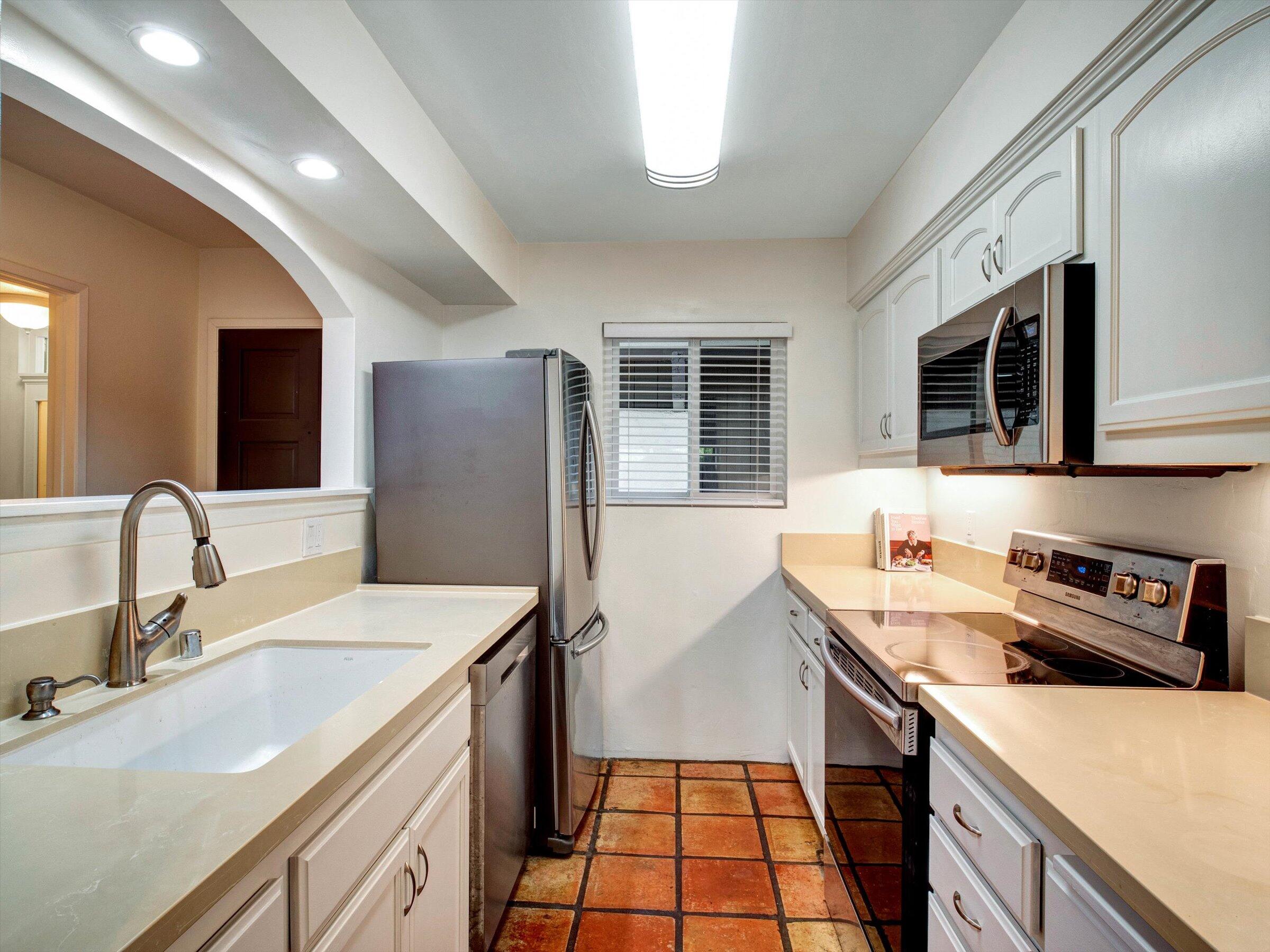 1035 Miramonte Drive Apt 4