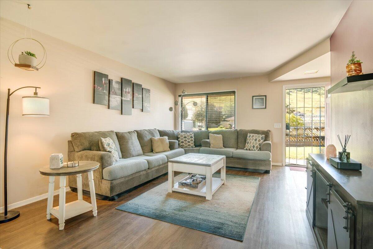 1601 Barrington Court