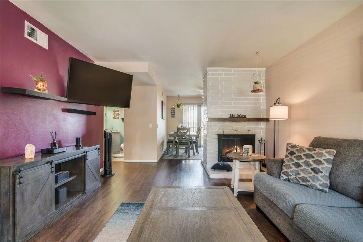 1601 Barrington Court