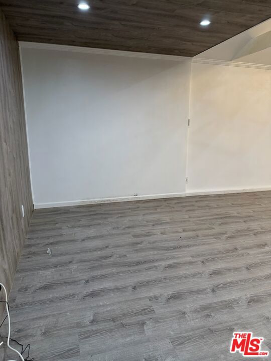 305 S Ventura Street