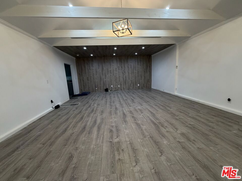 305 S Ventura Street