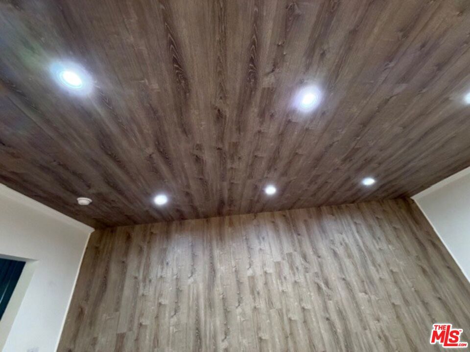 305 S Ventura Street