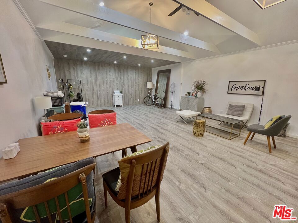 305 S Ventura Street