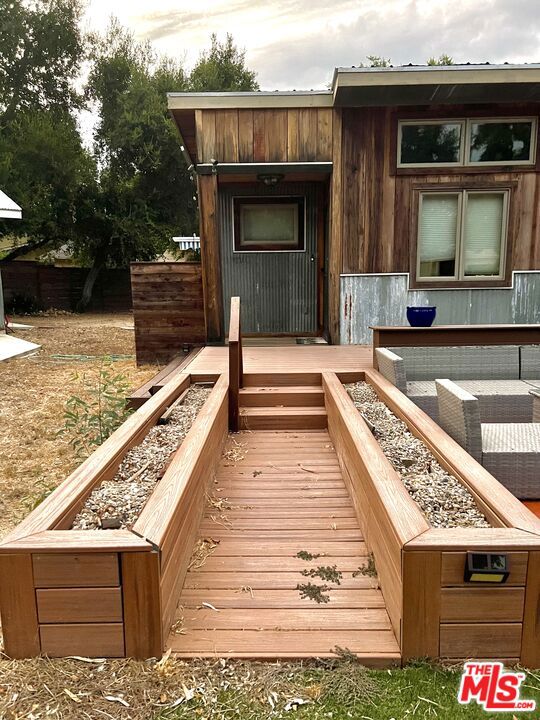 305 S Ventura Street