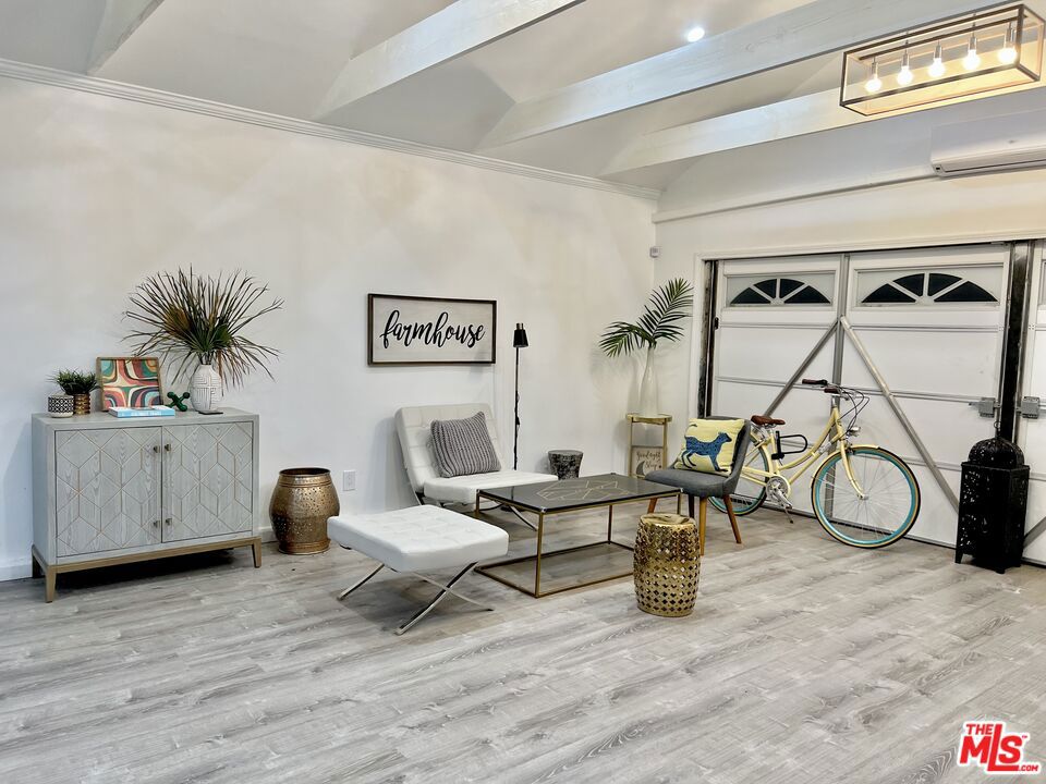 305 S Ventura Street