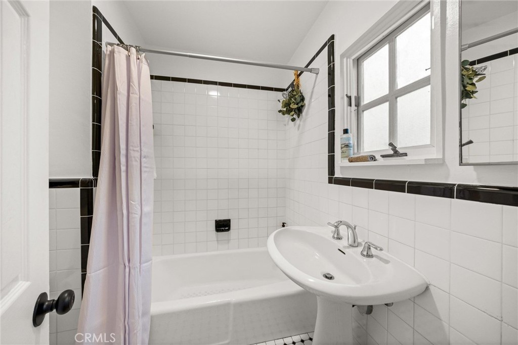 2215 Oak Park Lane