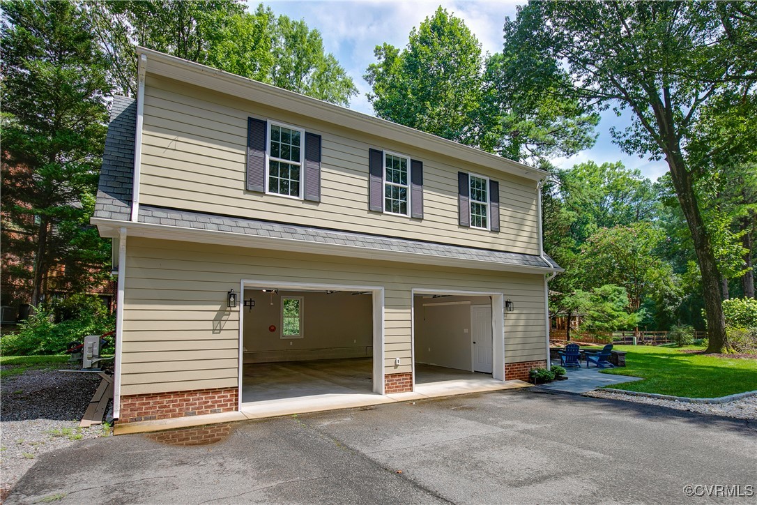 207 Running Cedar Ln