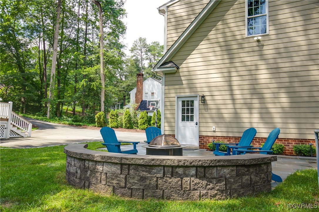 207 Running Cedar Ln