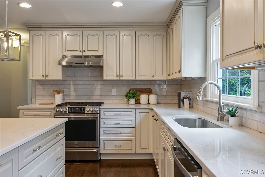 207 Running Cedar Ln