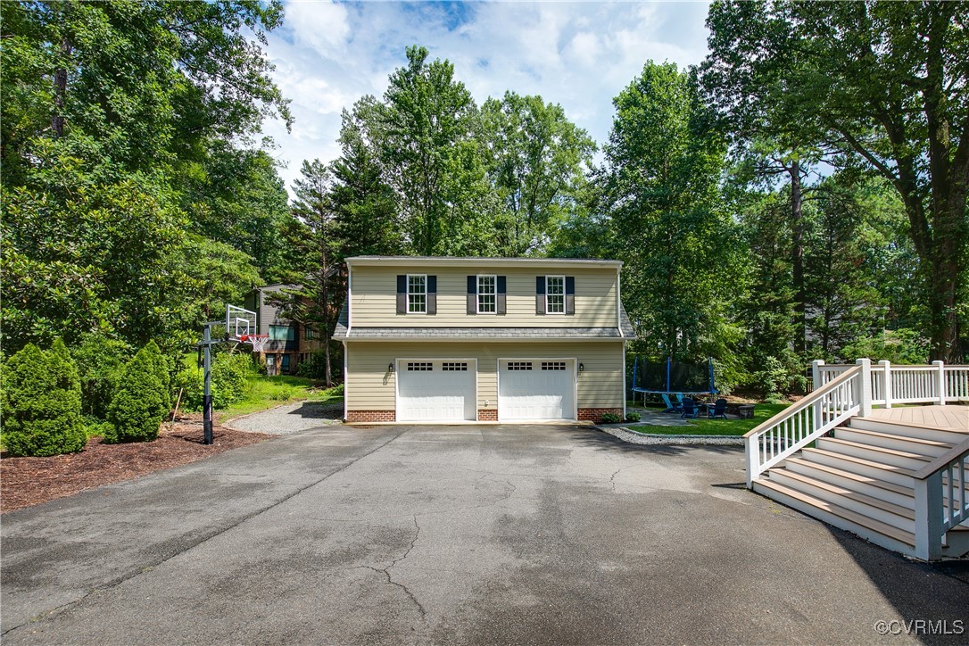 207 Running Cedar Ln