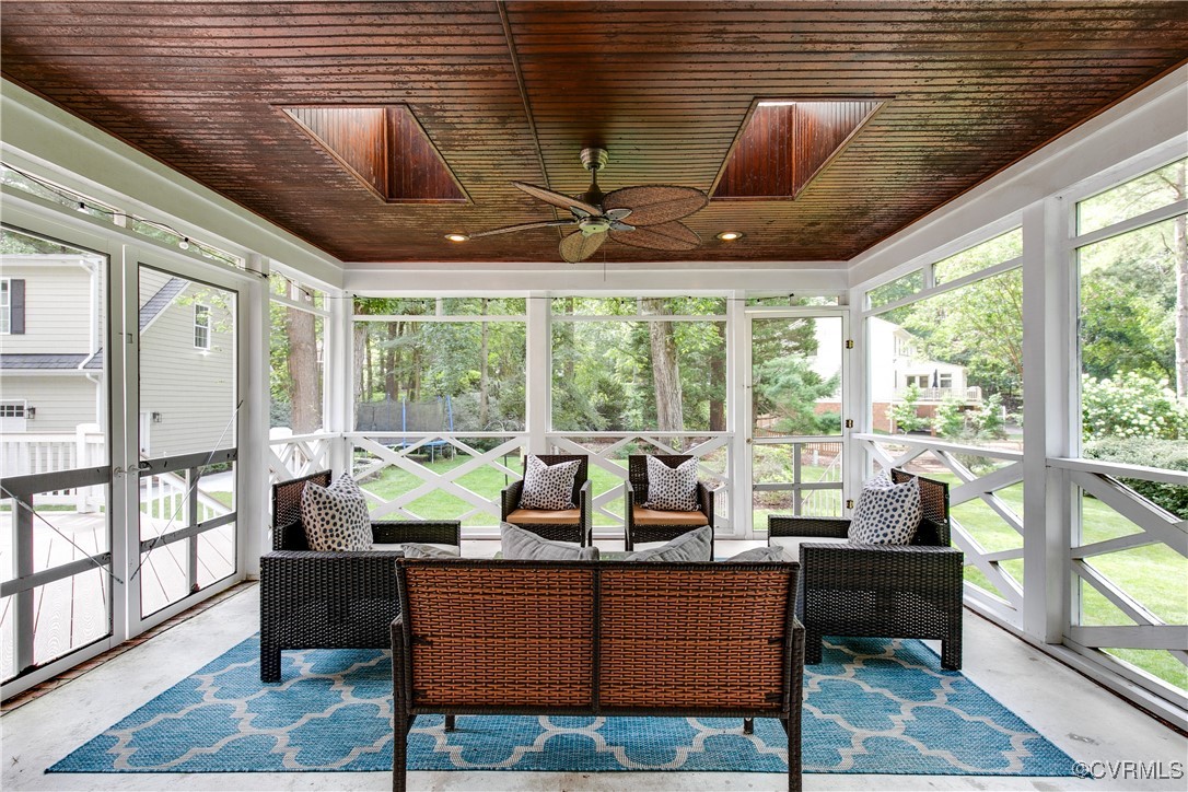 207 Running Cedar Ln