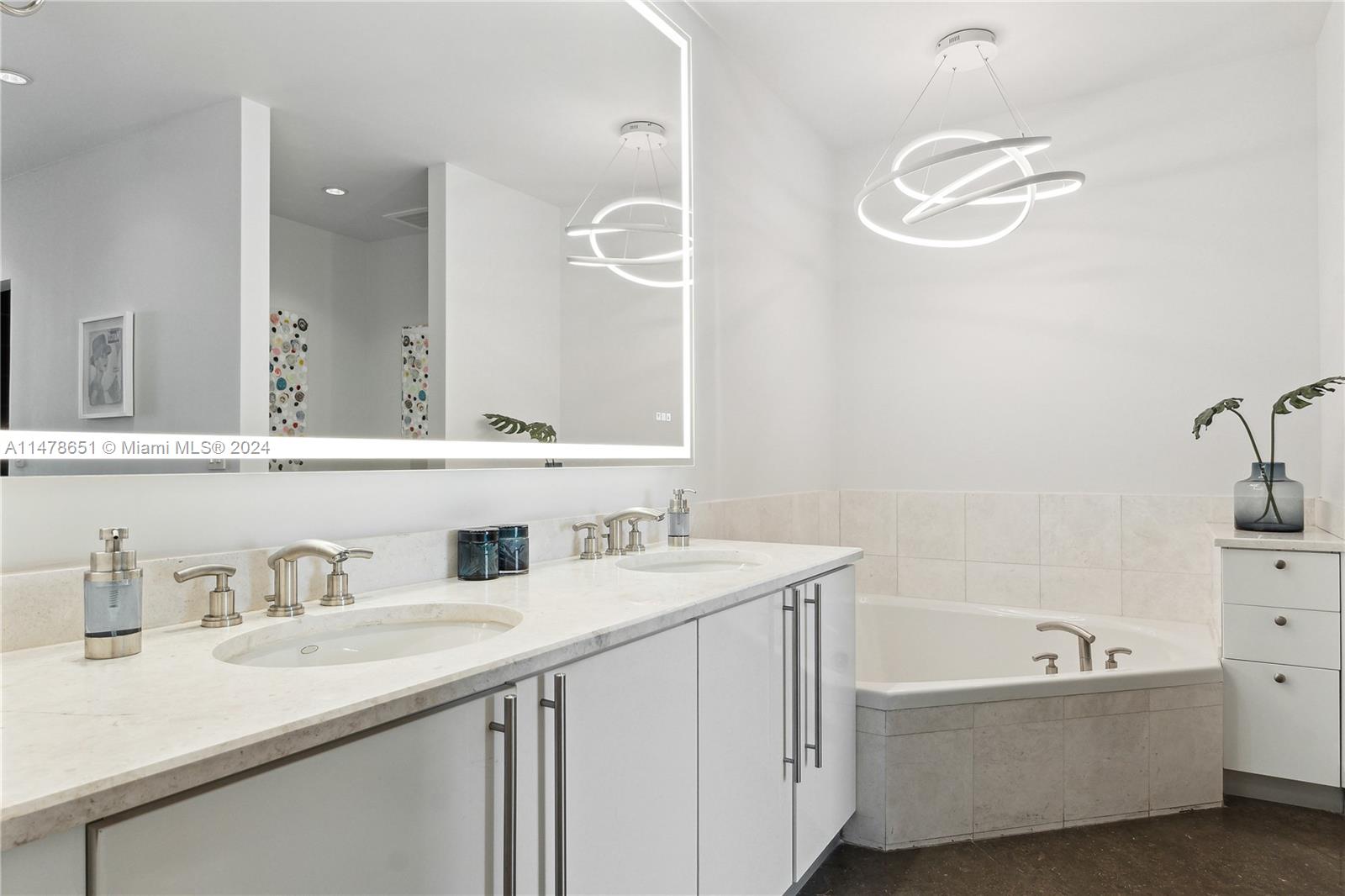 901 Brickell Key Blvd # 3208