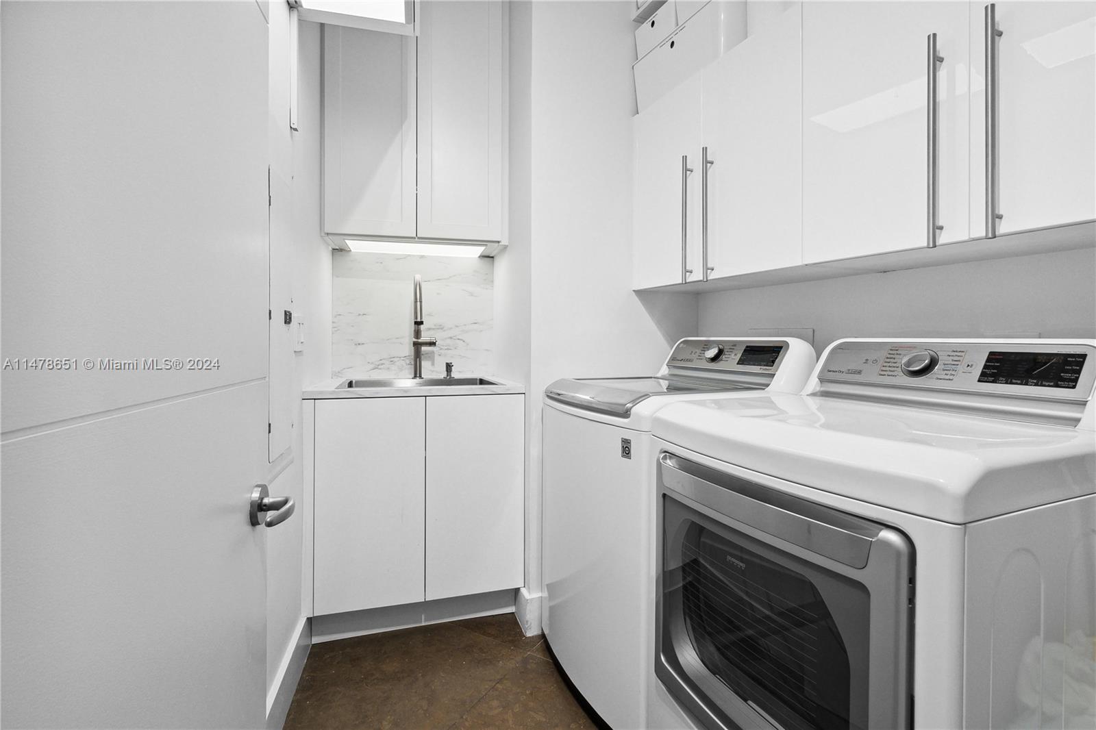 901 Brickell Key Blvd # 3208