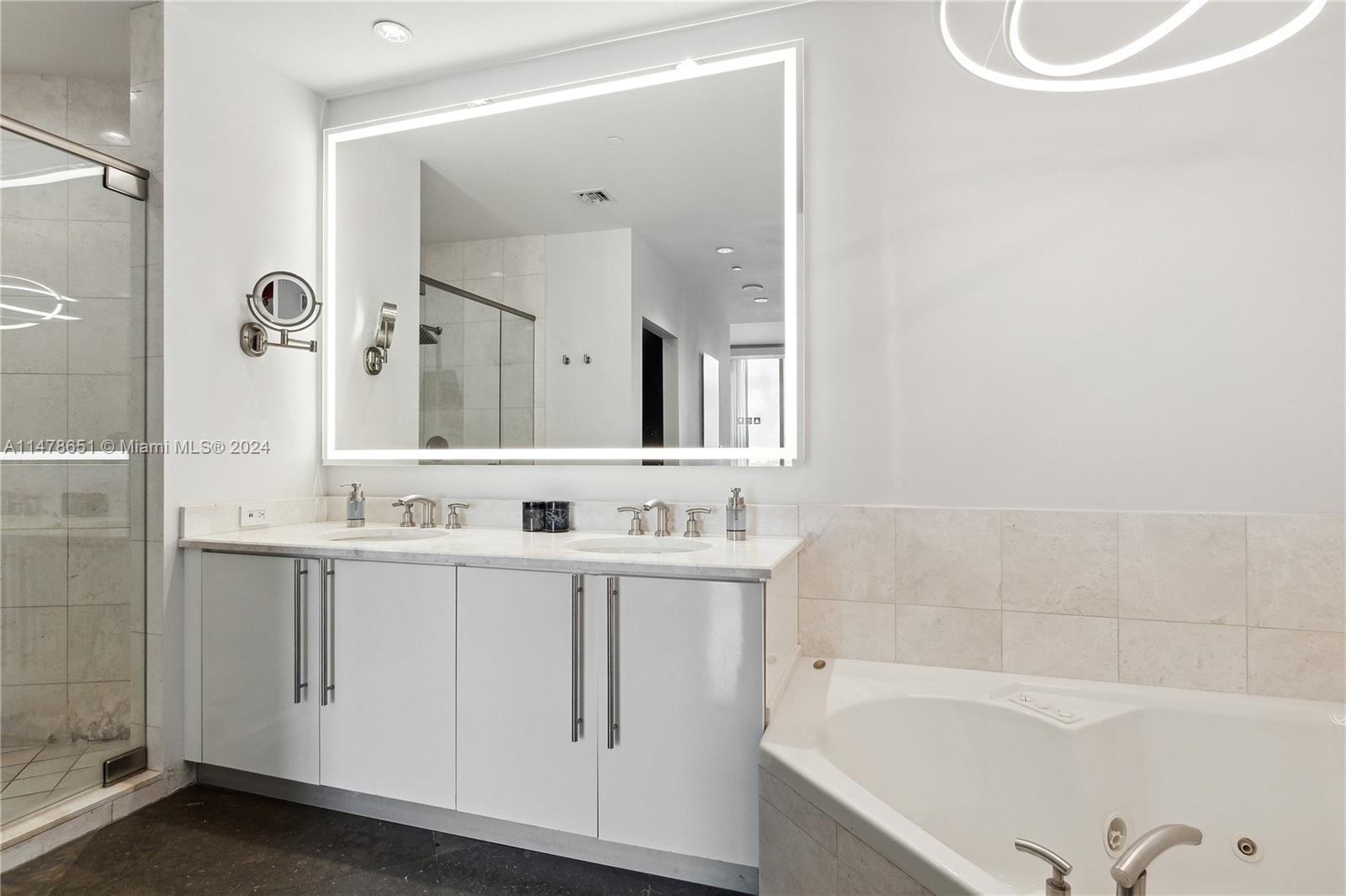 901 Brickell Key Blvd # 3208