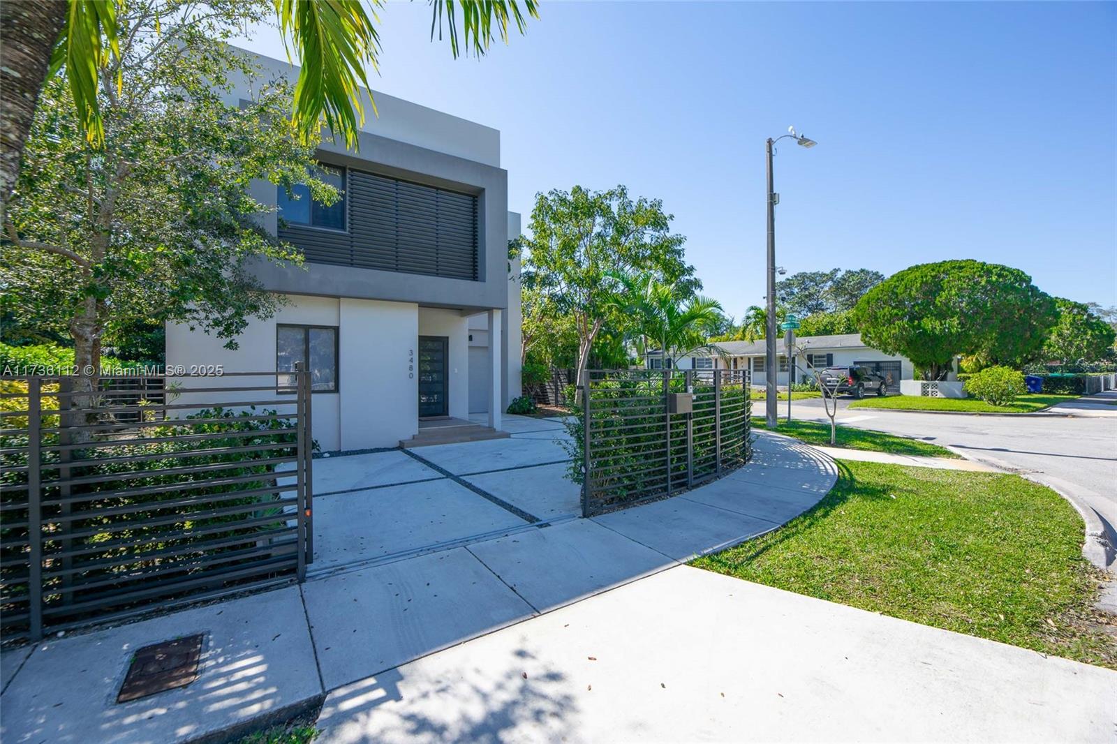 3480 Oak Ave