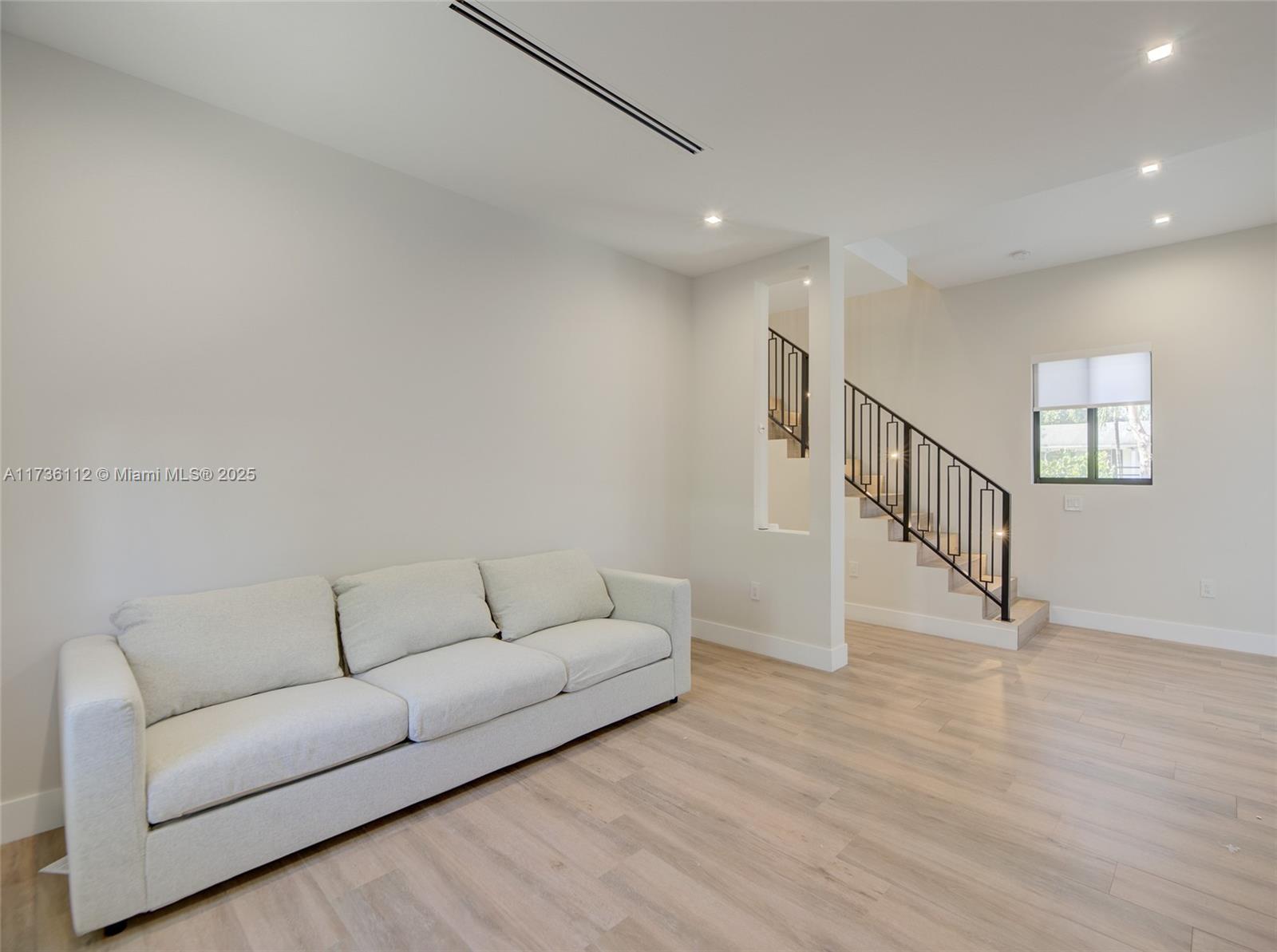 3480 Oak Ave