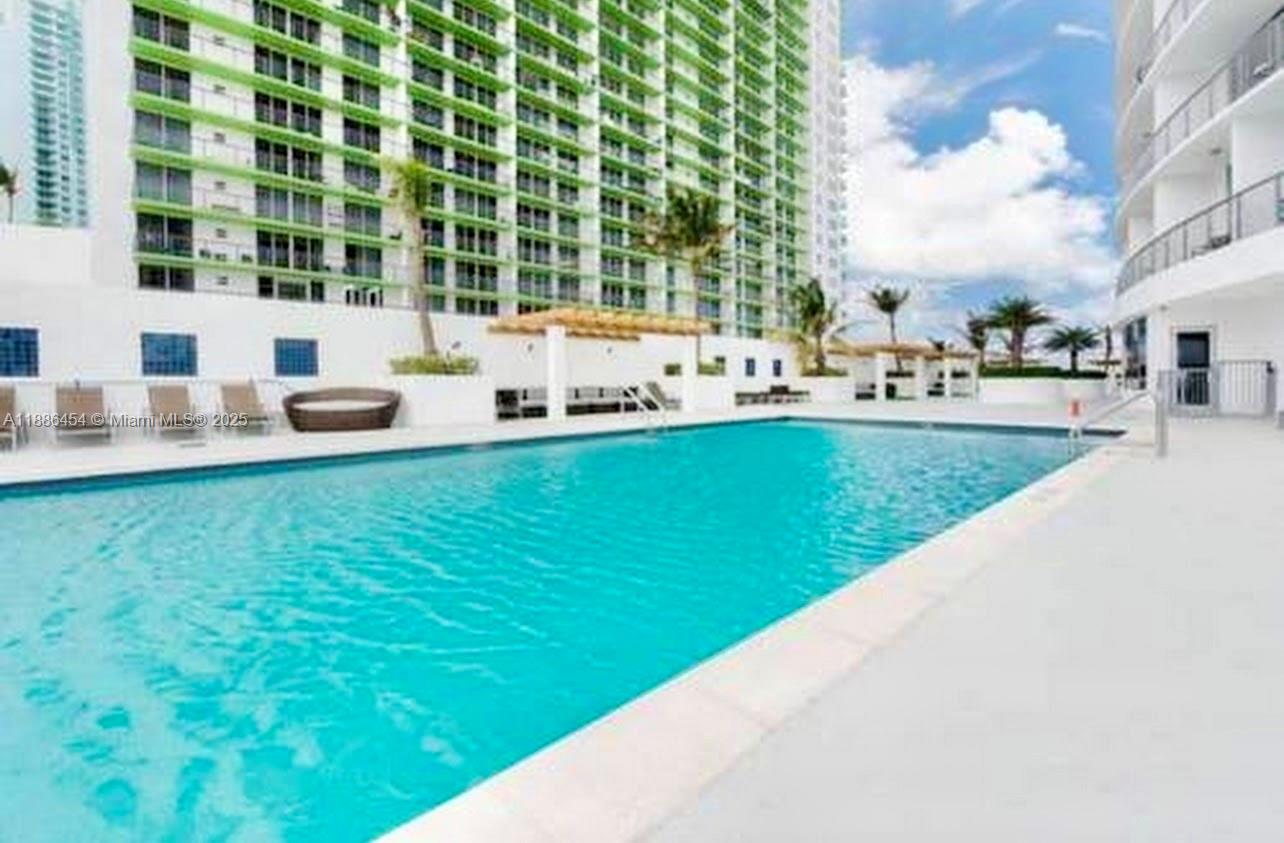 1750 N Bayshore Dr # 1218