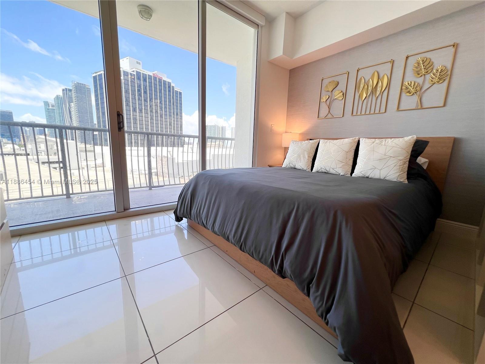 1750 N Bayshore Dr # 1218