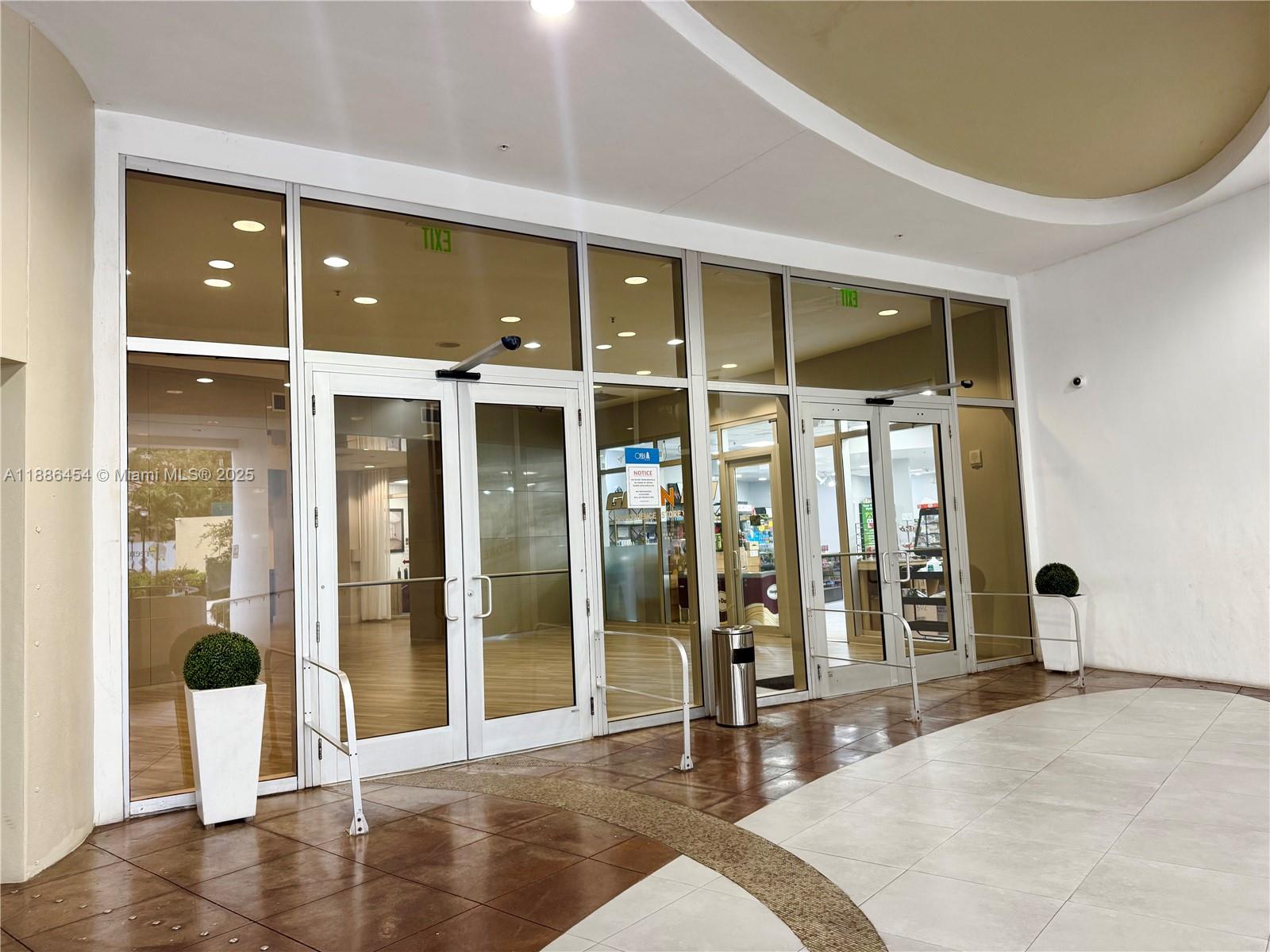 1750 N Bayshore Dr # 1218
