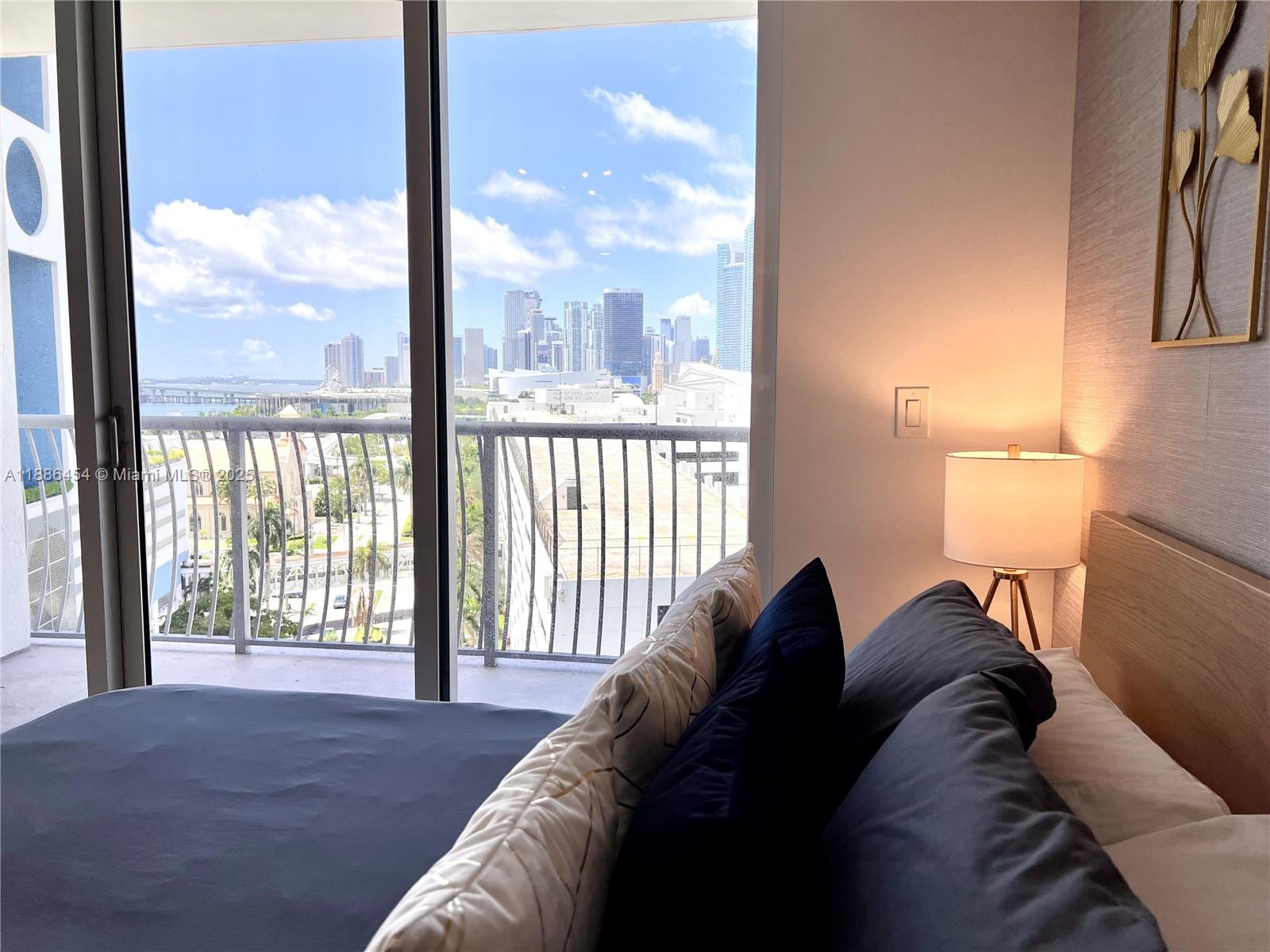 1750 N Bayshore Dr # 1218