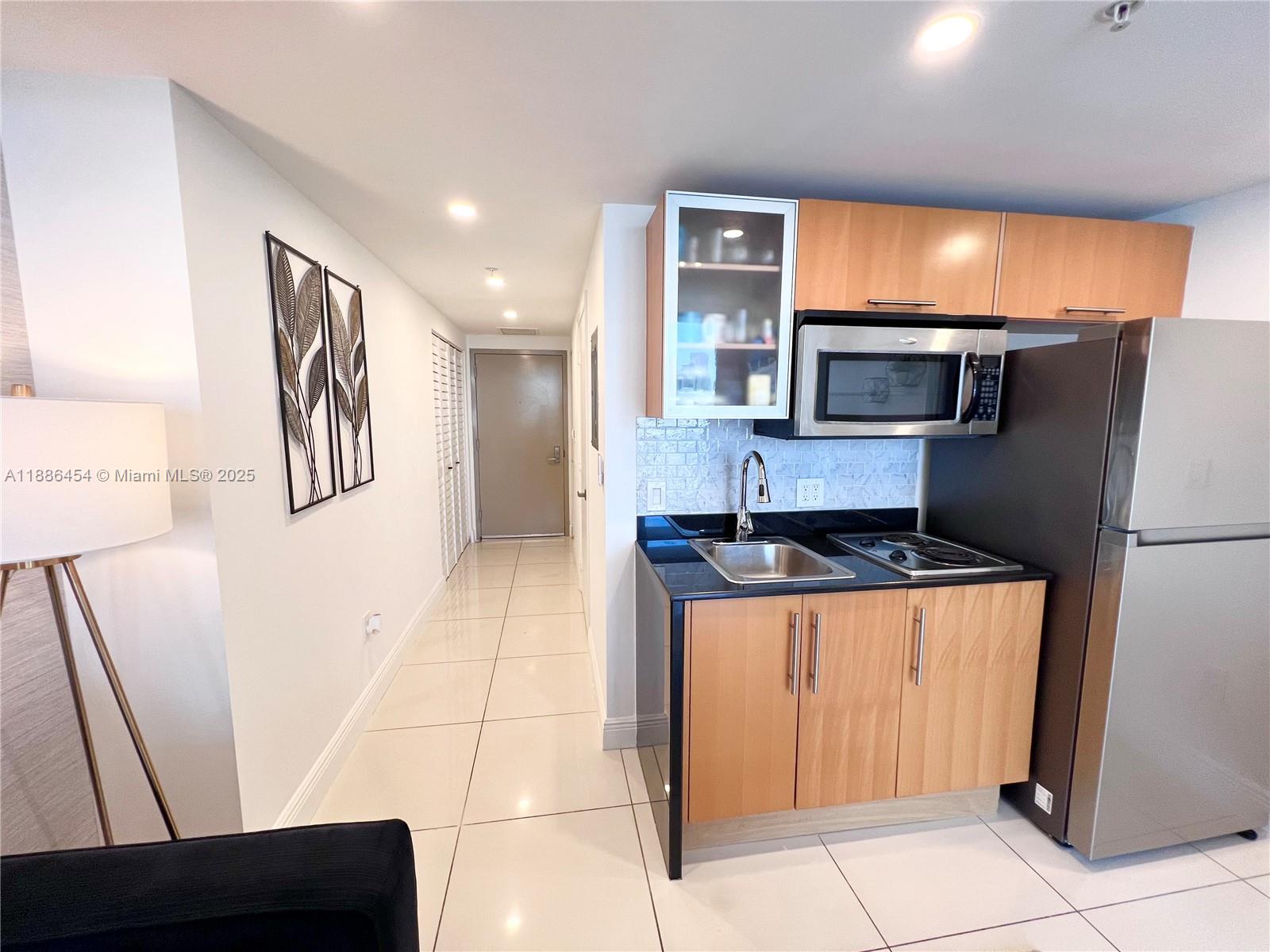 1750 N Bayshore Dr # 1218