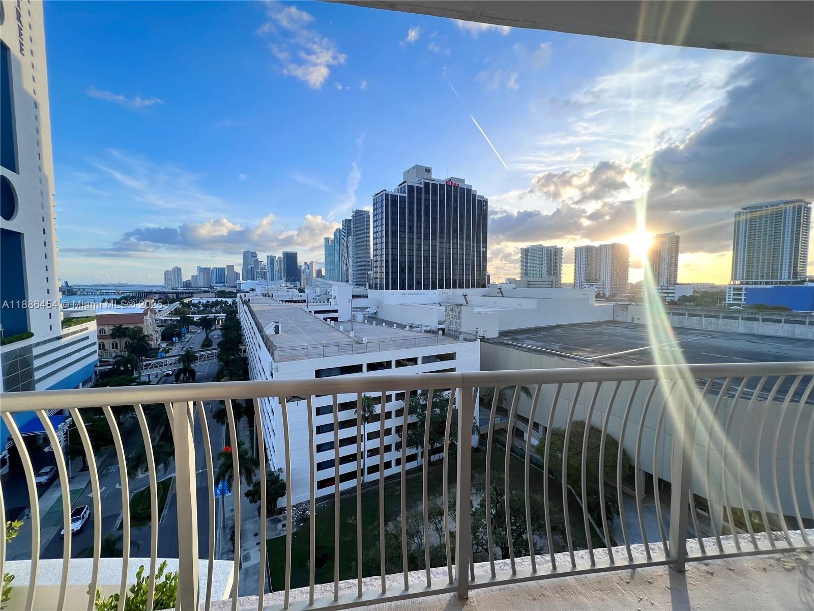 1750 N Bayshore Dr # 1218