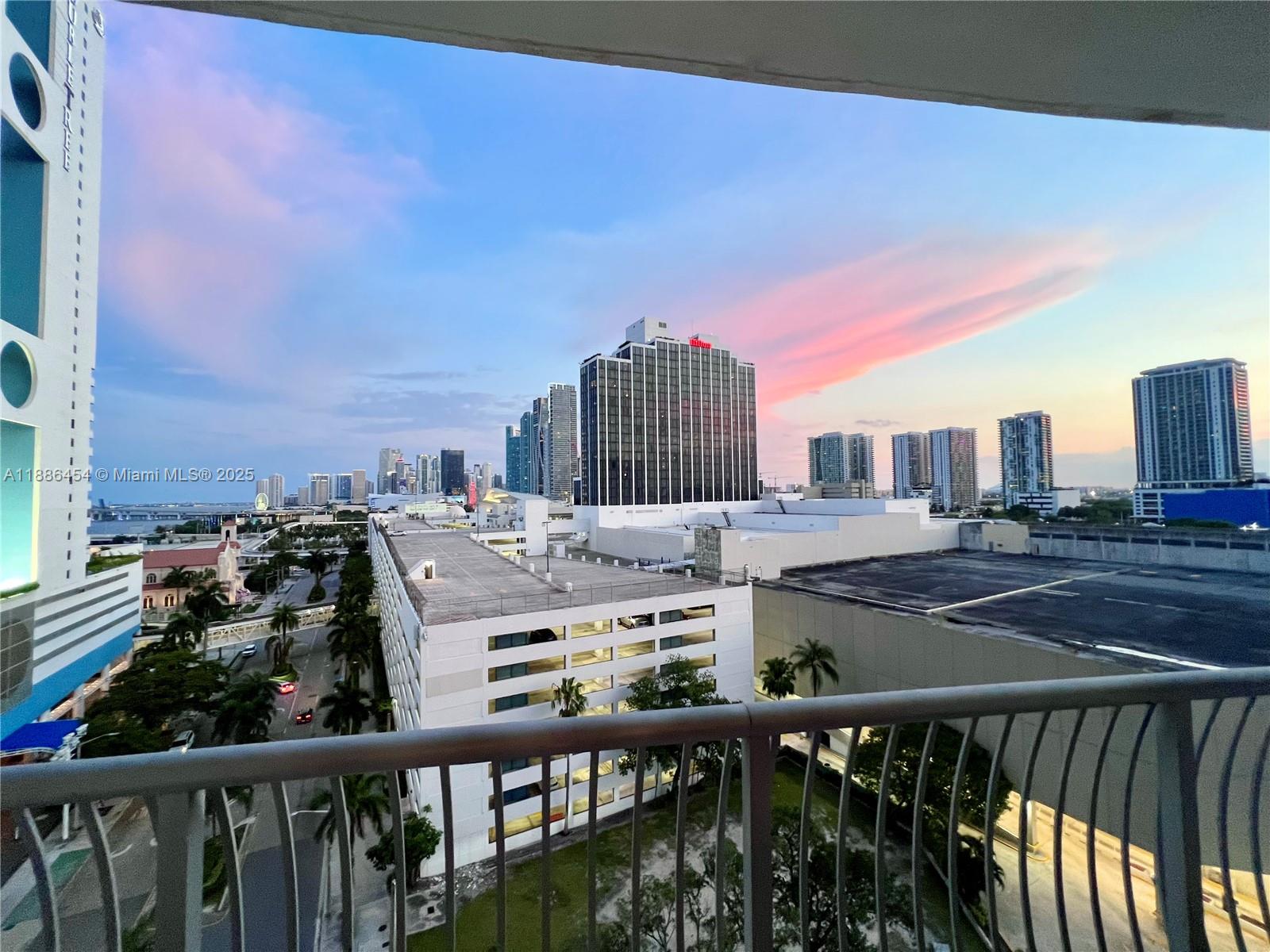 1750 N Bayshore Dr # 1218