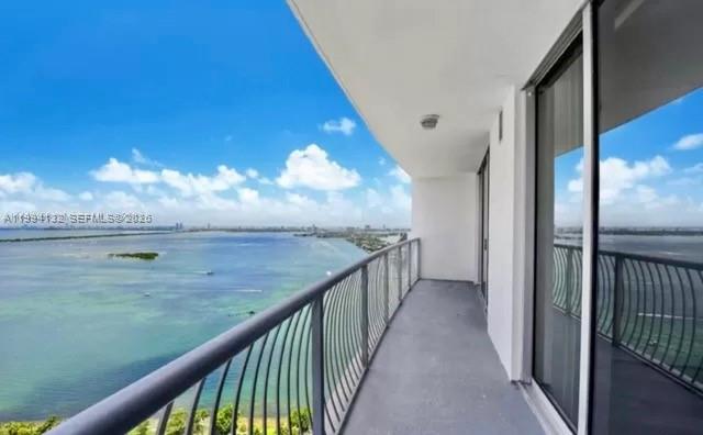 1750 N Bayshore Dr # 4003