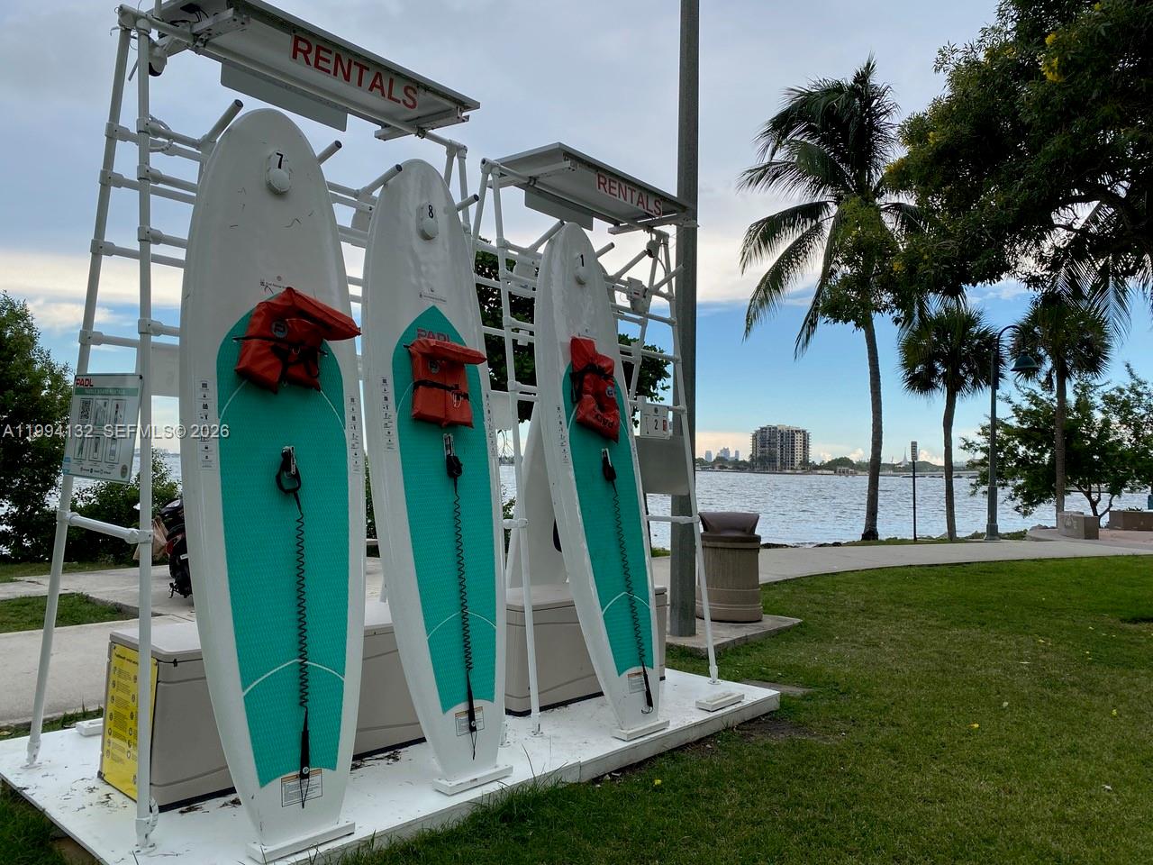 1750 N Bayshore Dr # 4003