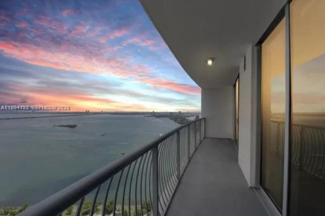 1750 N Bayshore Dr # 4003