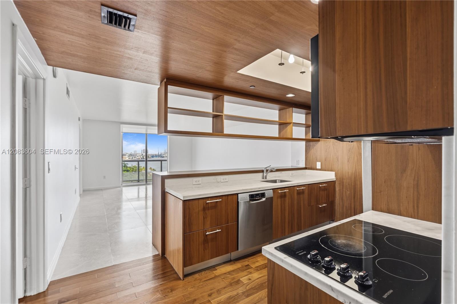 50 BISCAYNE BLVD # 902