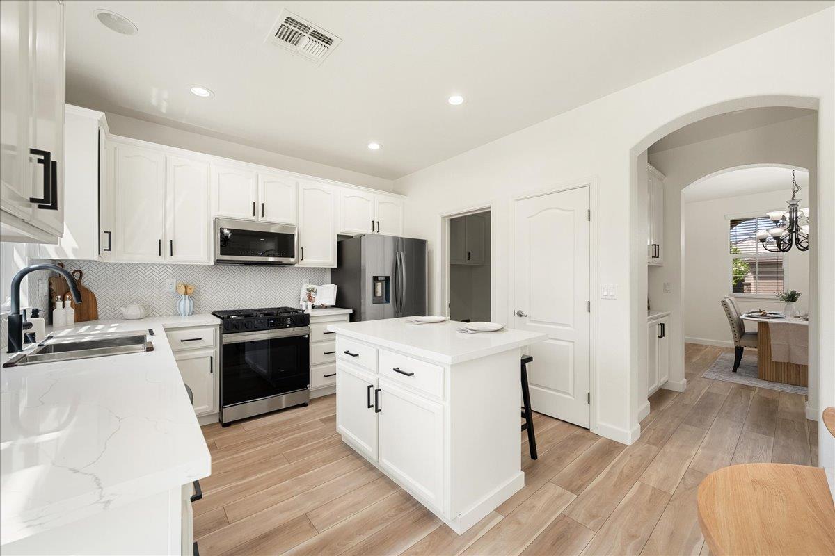 1900 Pyramid Creek Drive