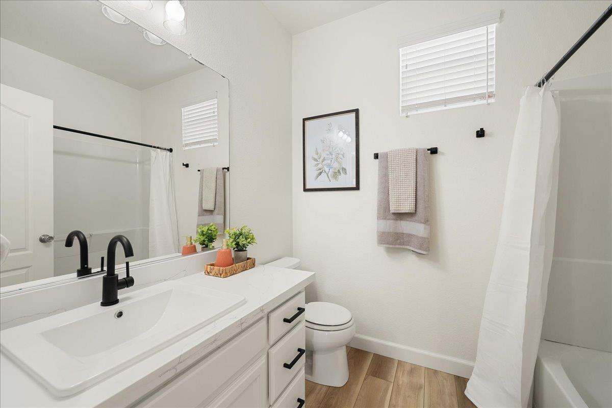 1900 Pyramid Creek Drive