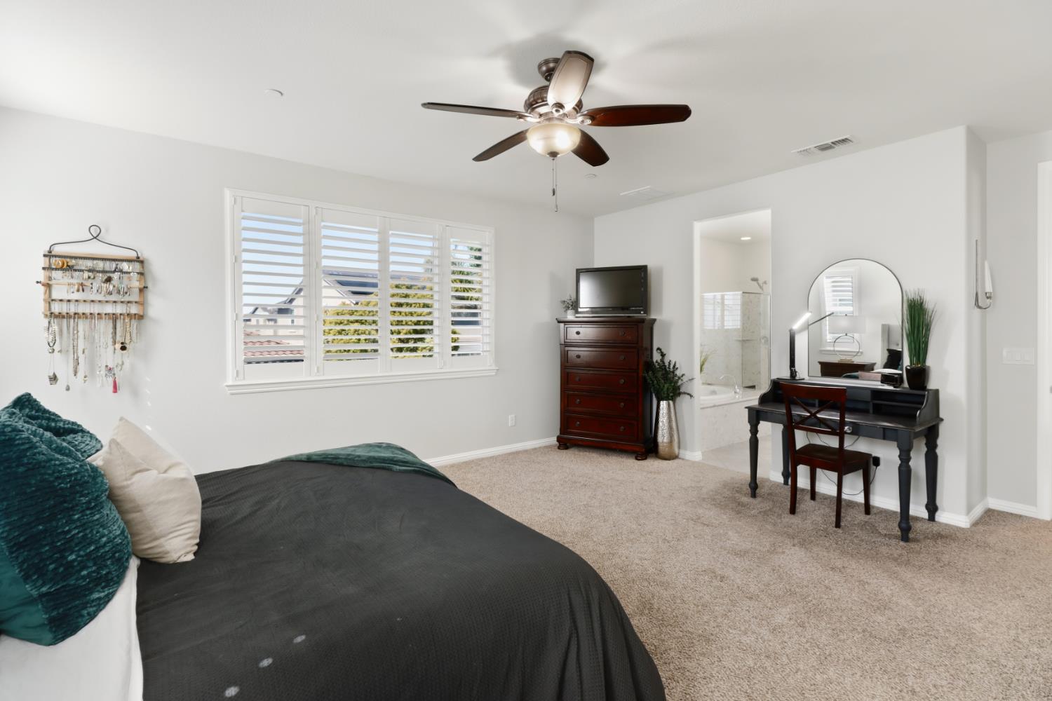 512 Alessandria Place