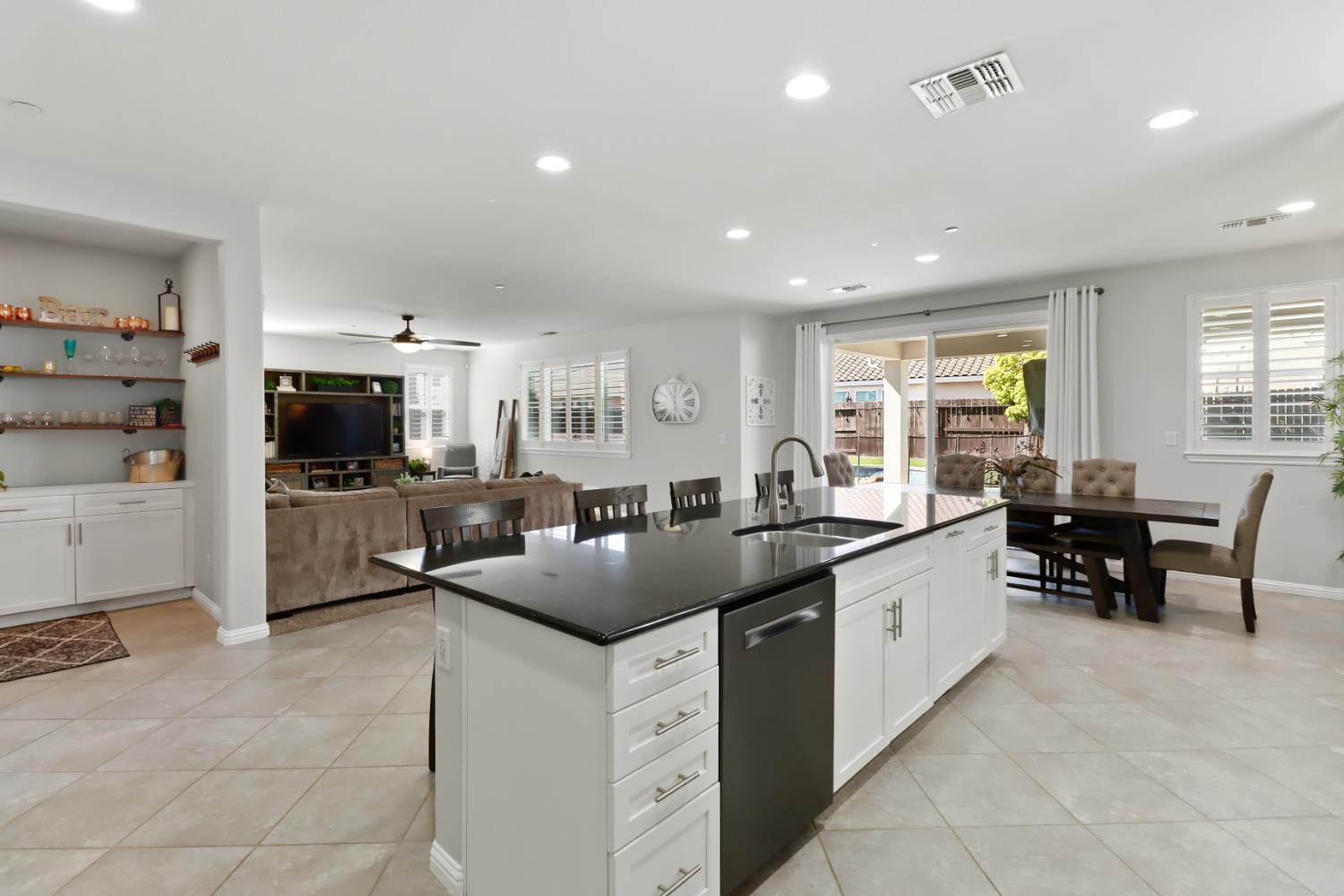 512 Alessandria Place