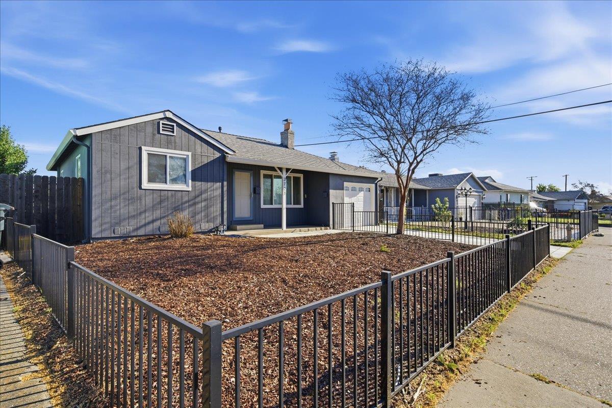 3721 Mcclellan Drive