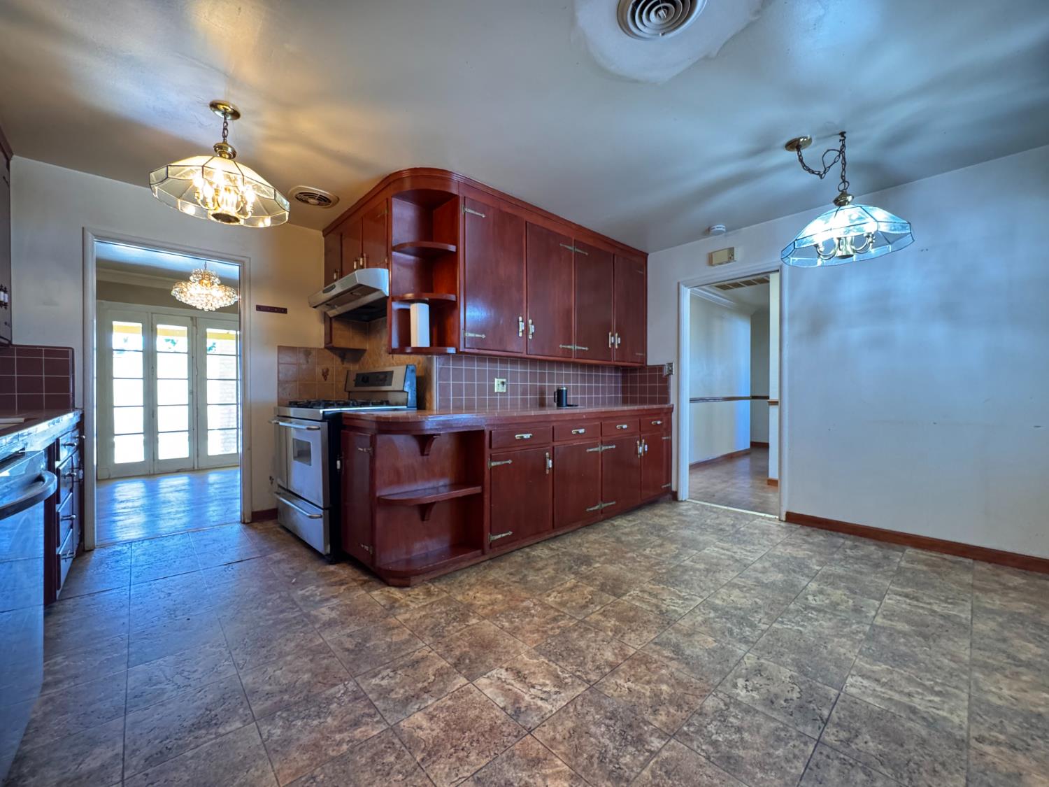 1422 Oakwood Drive