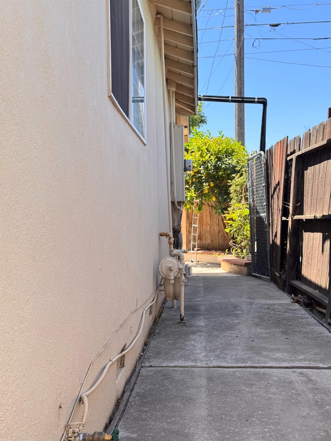 1422 Oakwood Drive
