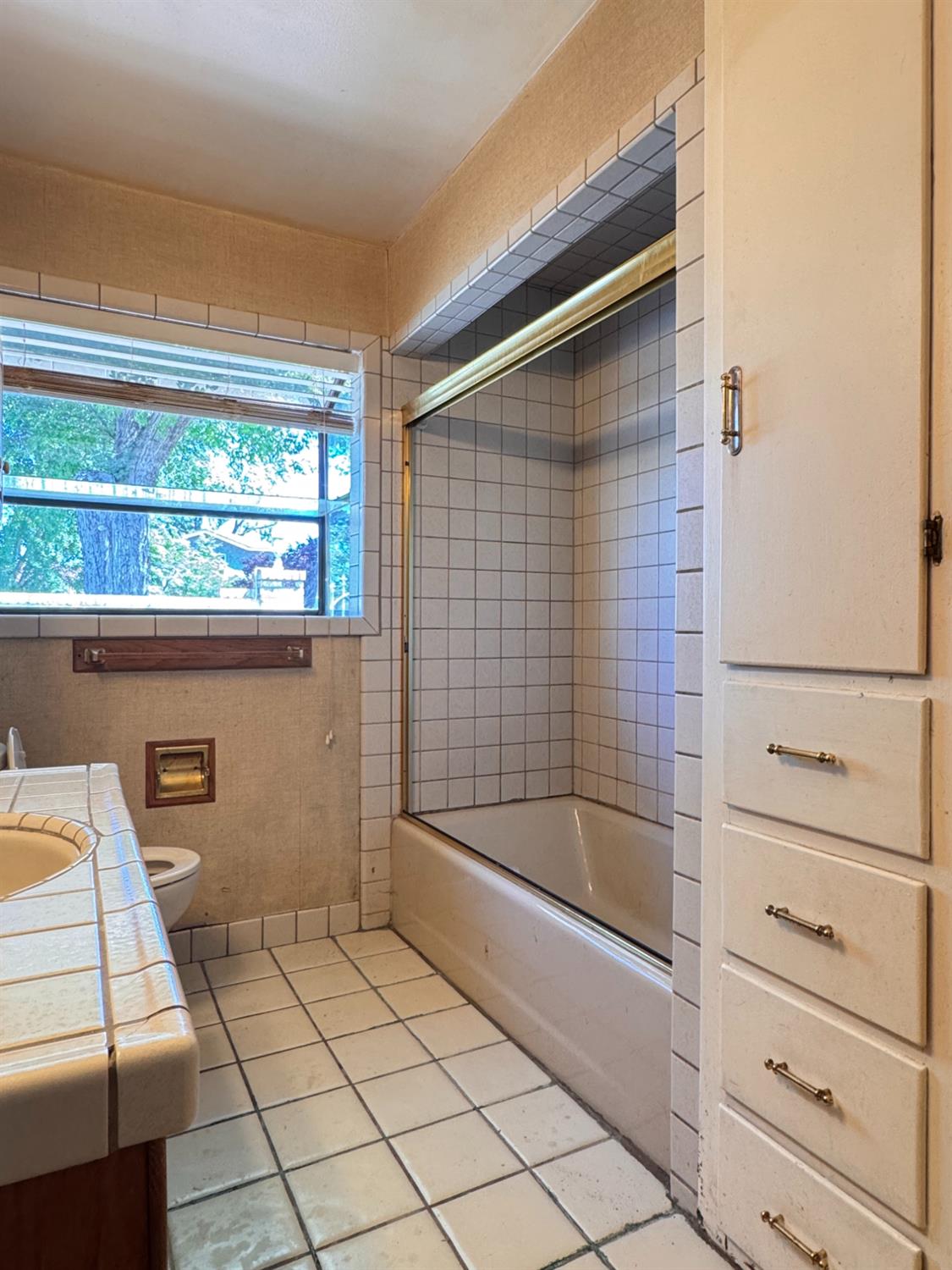 1422 Oakwood Drive