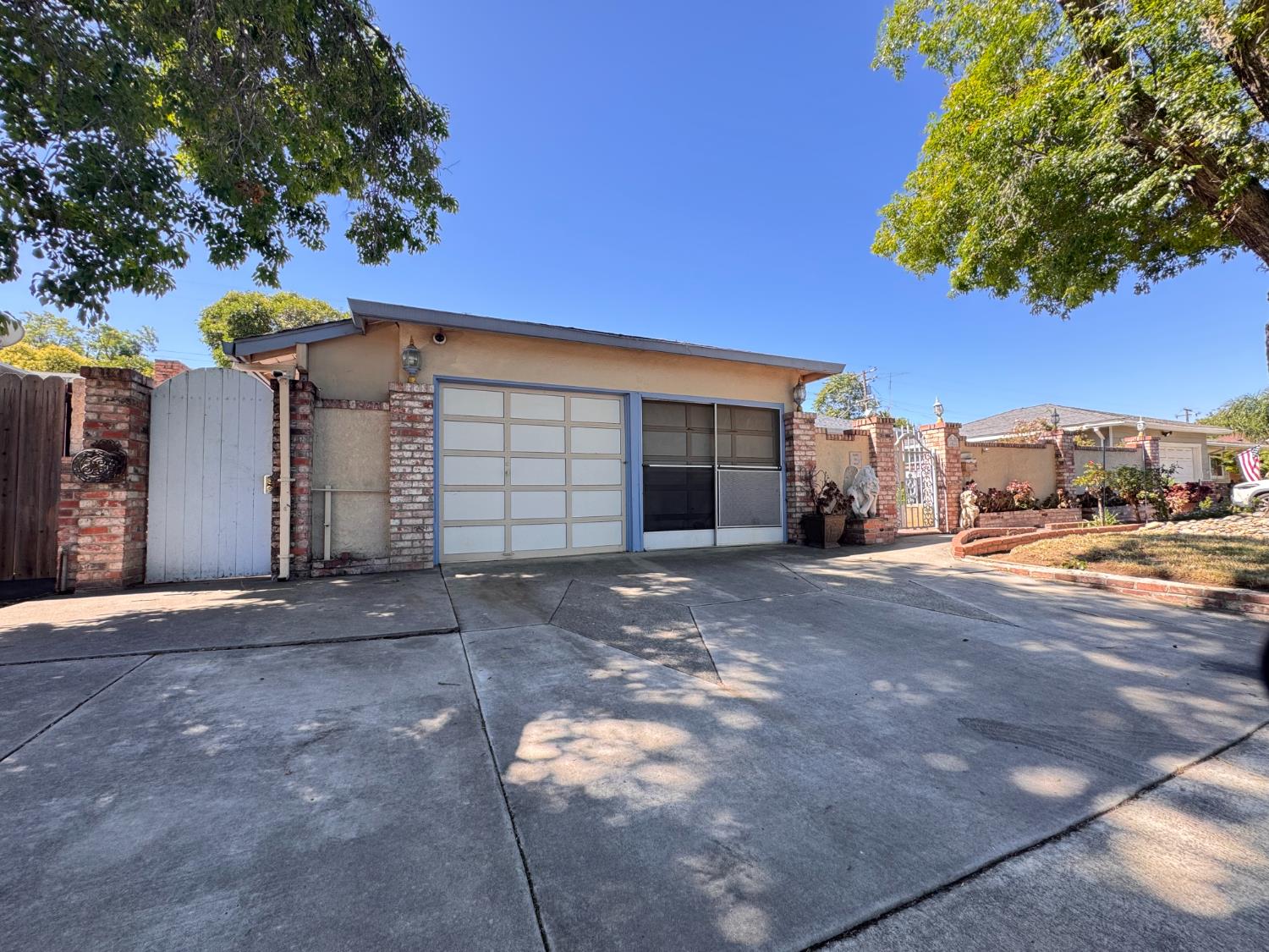 1422 Oakwood Drive