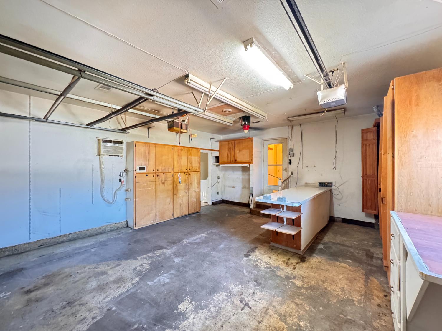 1422 Oakwood Drive