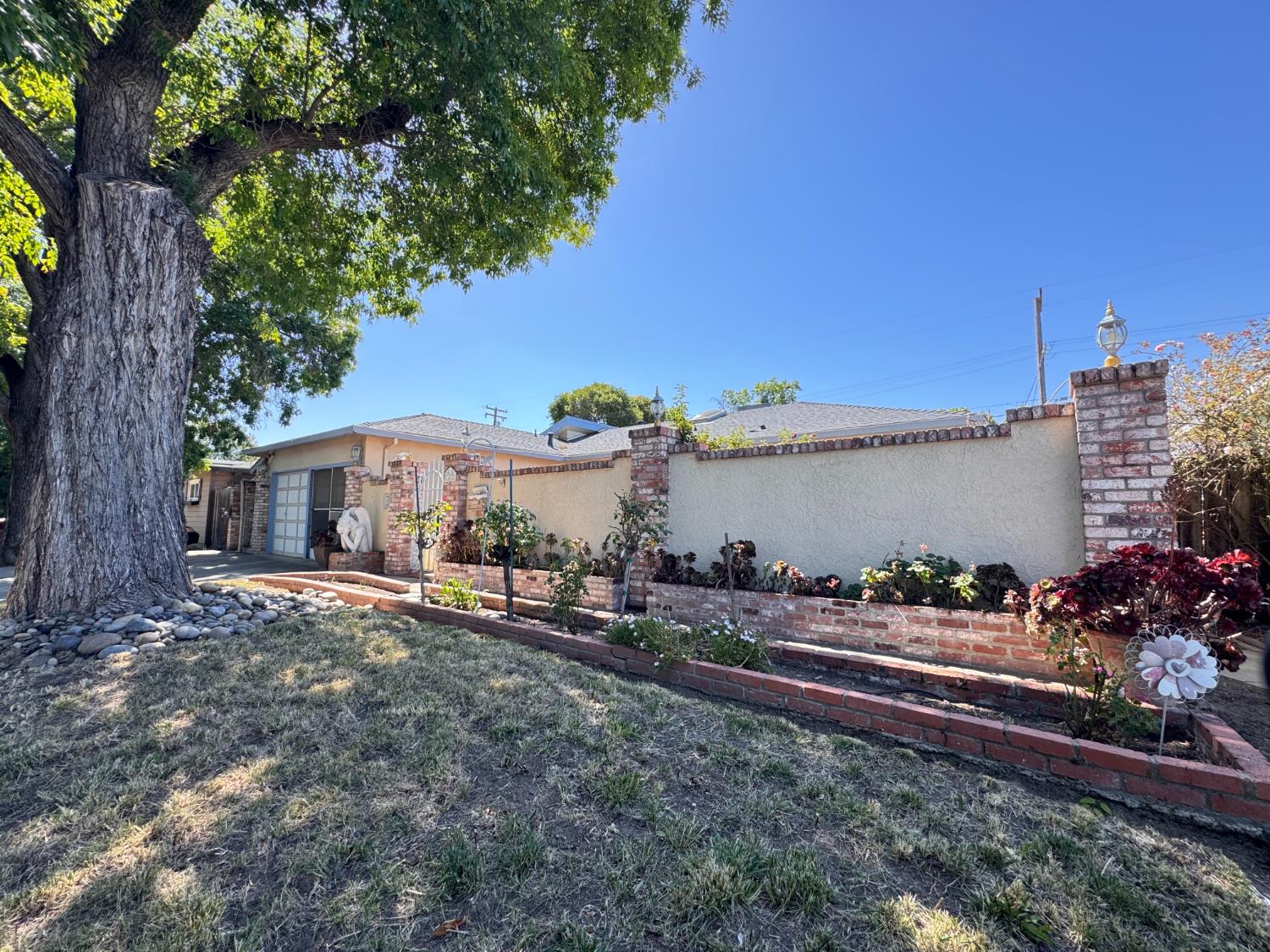 1422 Oakwood Drive