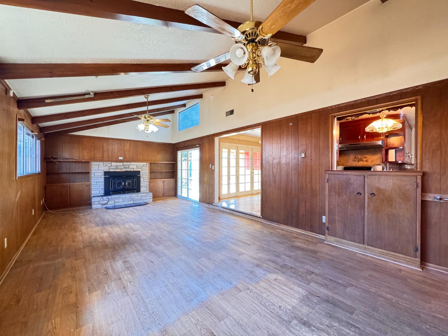 1422 Oakwood Drive