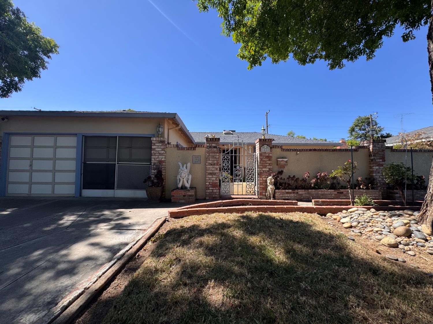 1422 Oakwood Drive