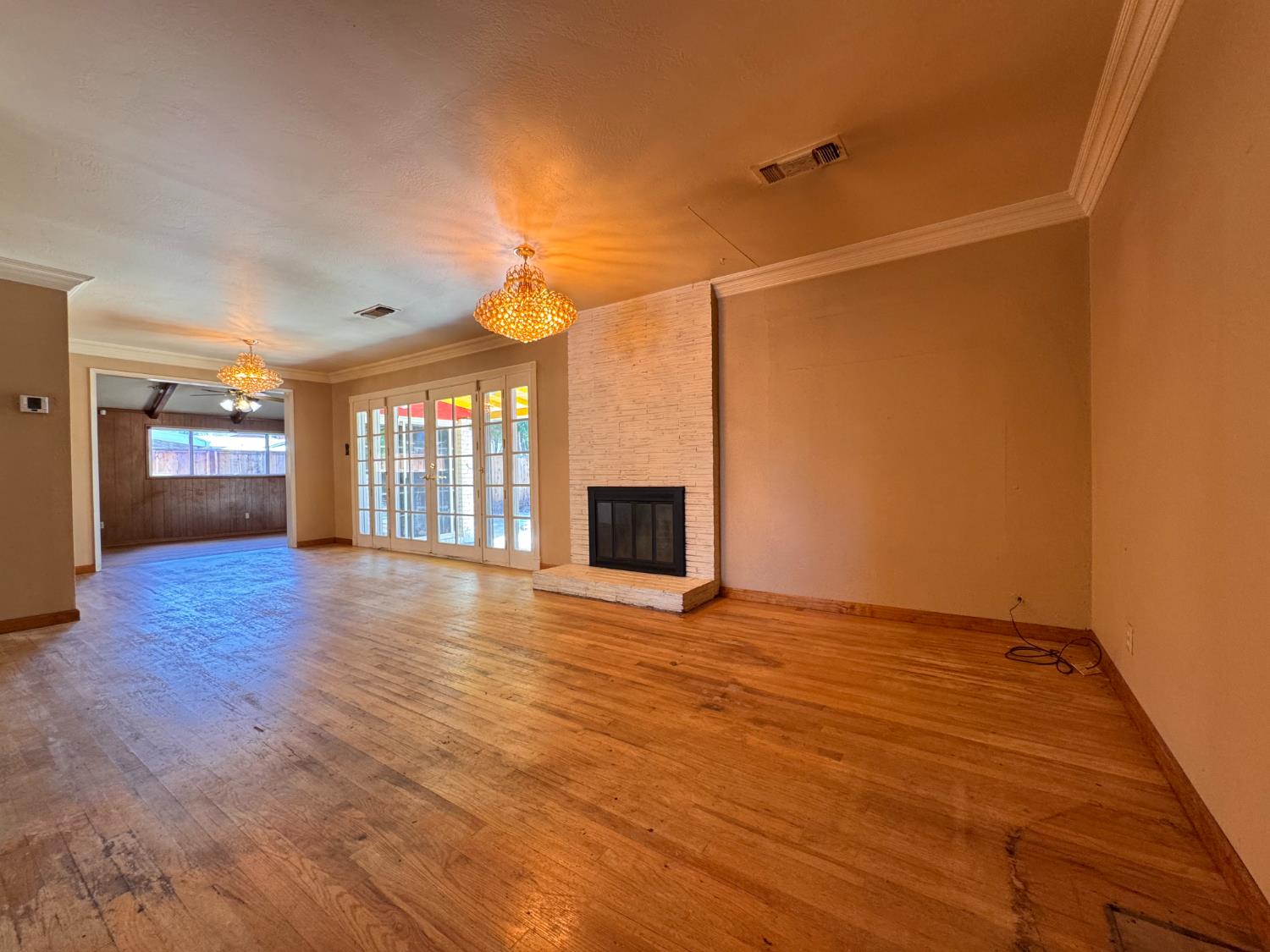 1422 Oakwood Drive