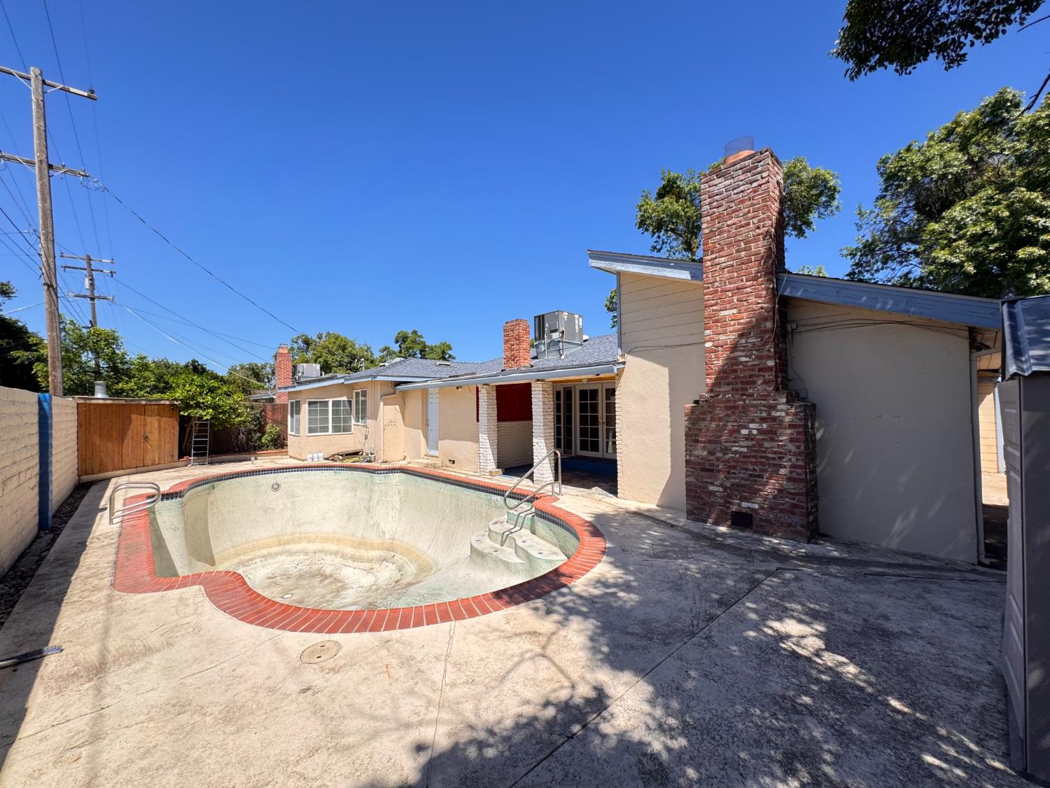 1422 Oakwood Drive
