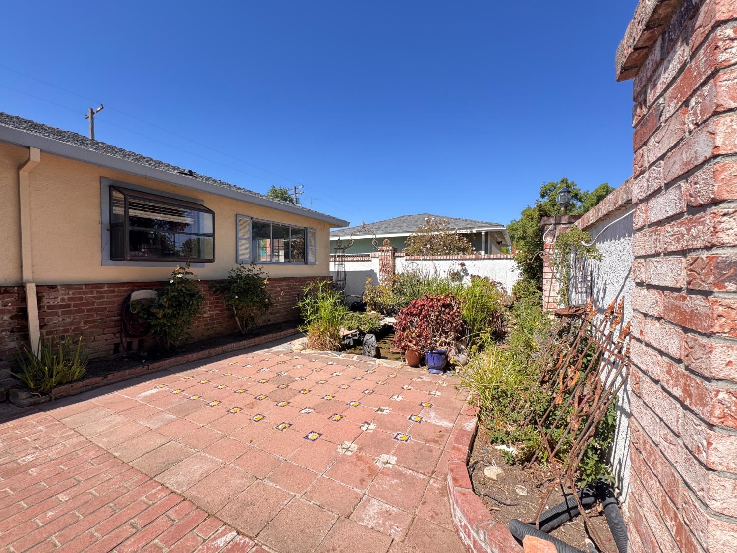 1422 Oakwood Drive